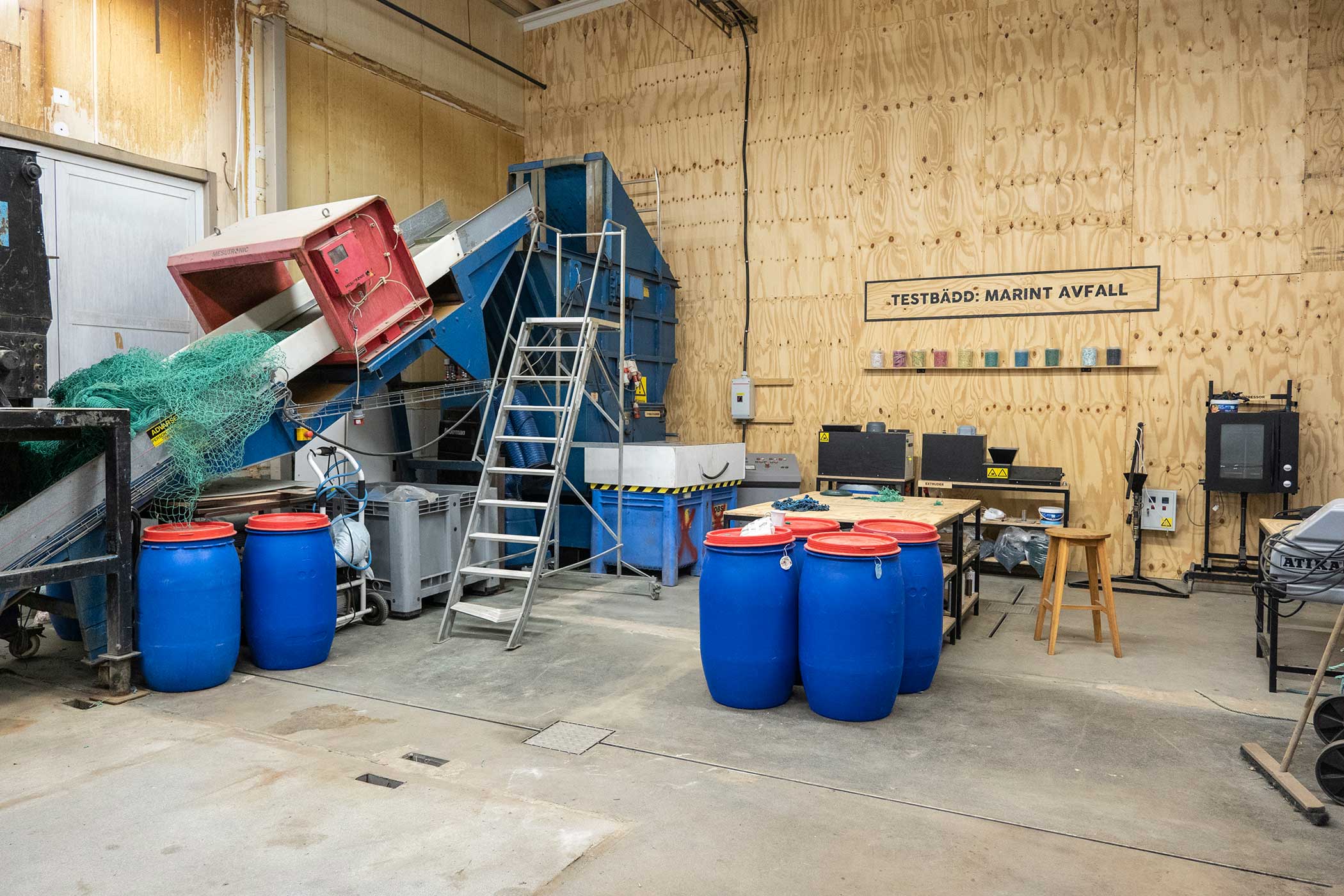 På Sotenäs marina återvinningscentral tas marin plast tillvara.
